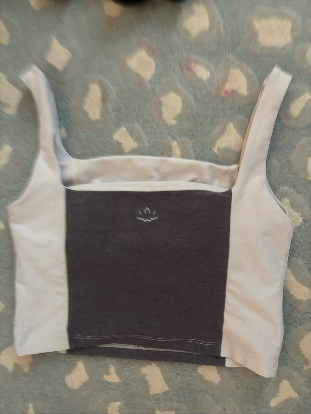 Beyond Yoga Gray & Cream Athletic set - Picture 4 of 5